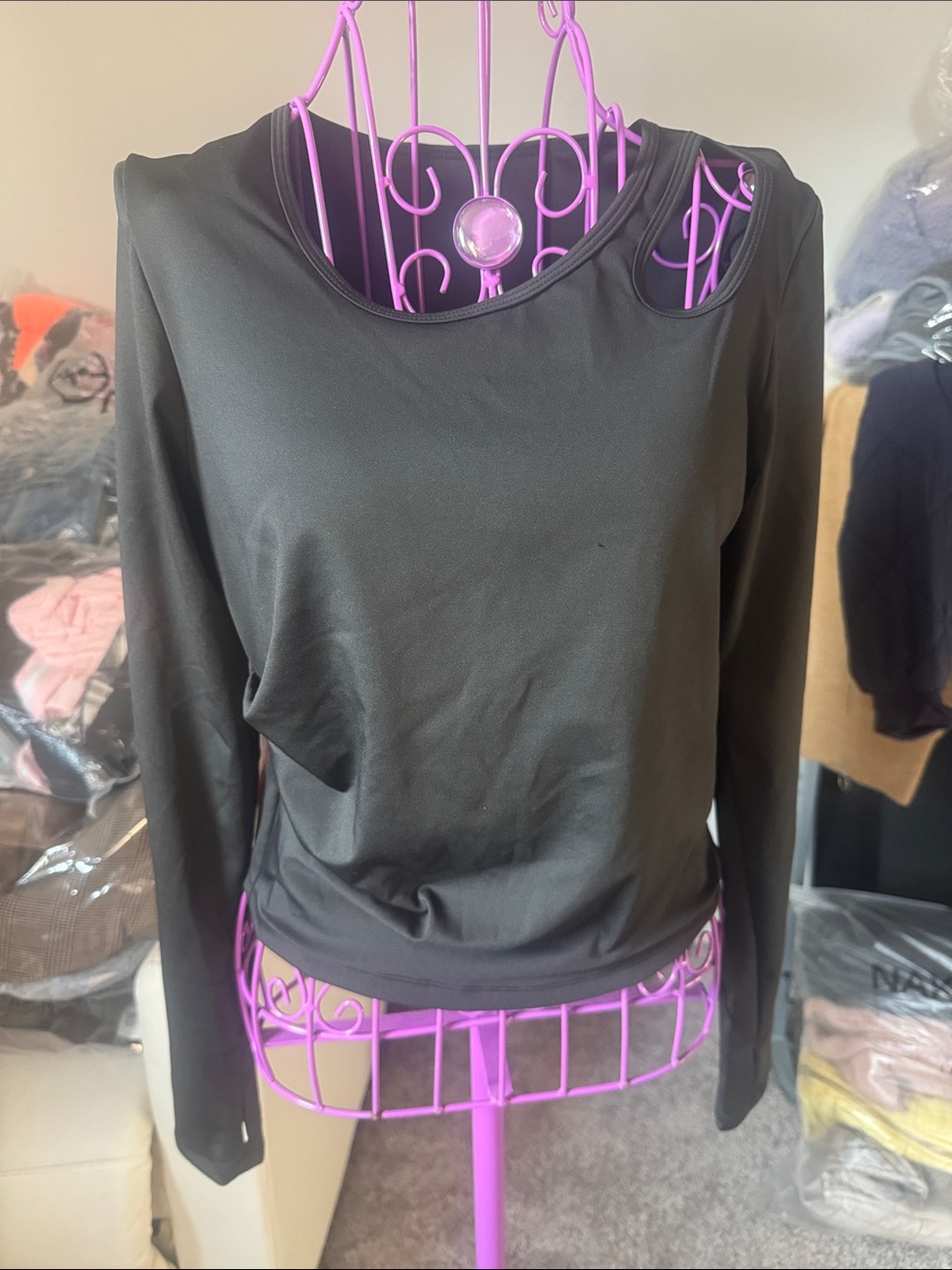 Blooming Jelly Women's Black Long-Sleeve Cutout Tee for sports